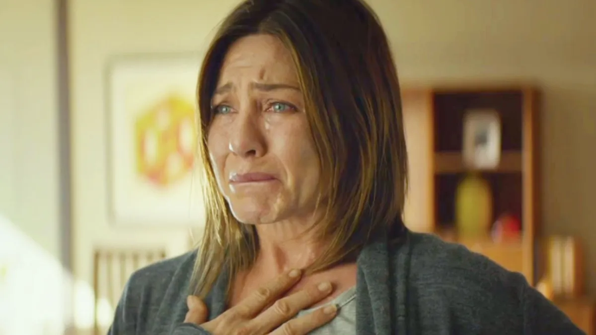 jennifer-aniston-cries-on-sets-of-the-morning-show-photos-go-viral